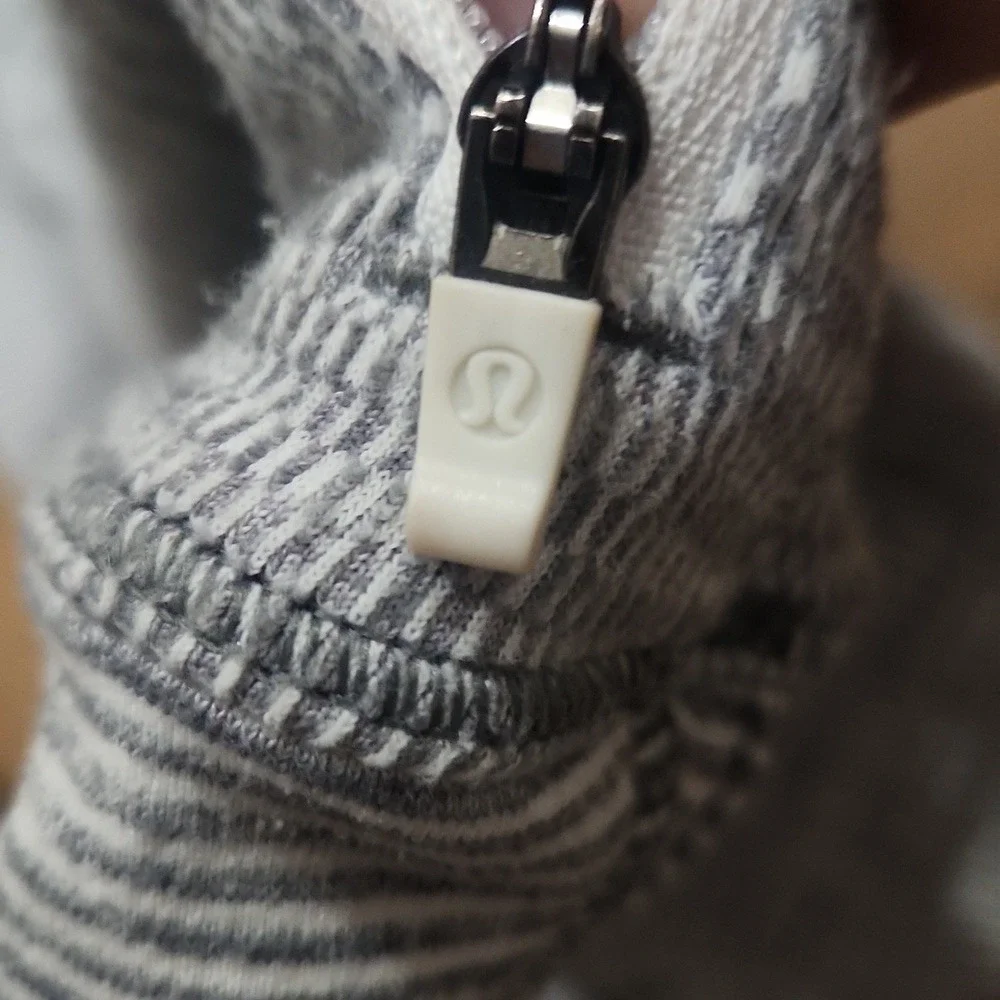 Lululemon Think Fast Run Hoodie Checker White Heathered Gray Slate Stripe Size 8